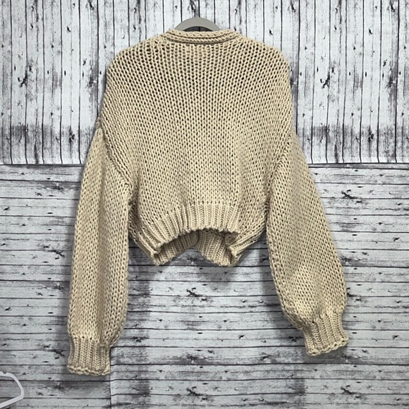 EE:SOME 3-D Floral Rose Knit Cropped Sweater Cardigan - Picture 3 of 8